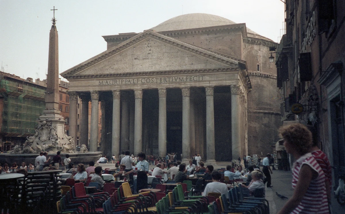 The Pantheon portico on Piazza della Rotonda, christmas concerts in rome